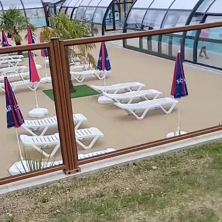 Mobilhome 8 Personnes Camping *